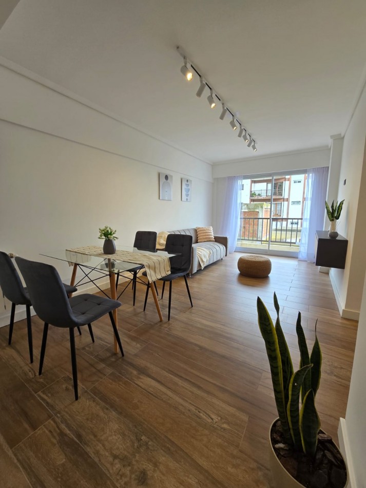 DEPARTAMENTO 2 AMBIENTES A LA CALLE CON DOBLE BALCON