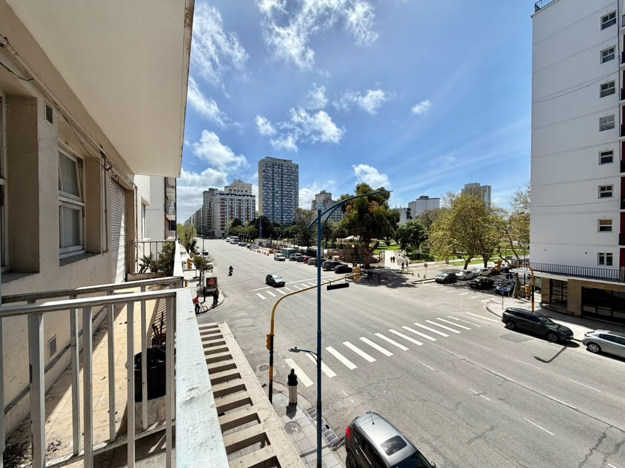 DEPARTAMENTO 3 AMBIENTES CON BALCON A LA CALLE SOBRE AVENIDA COLON 