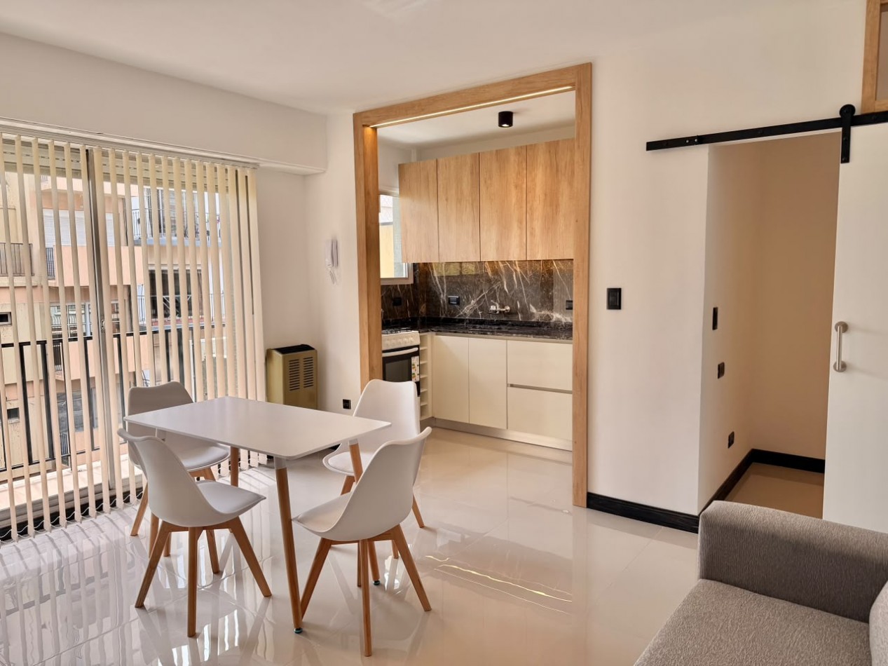 DEPARTAMENTO 2 AMB CON ALCOBA RECICLADO CON BALCON CORRIDO AL FRENTE