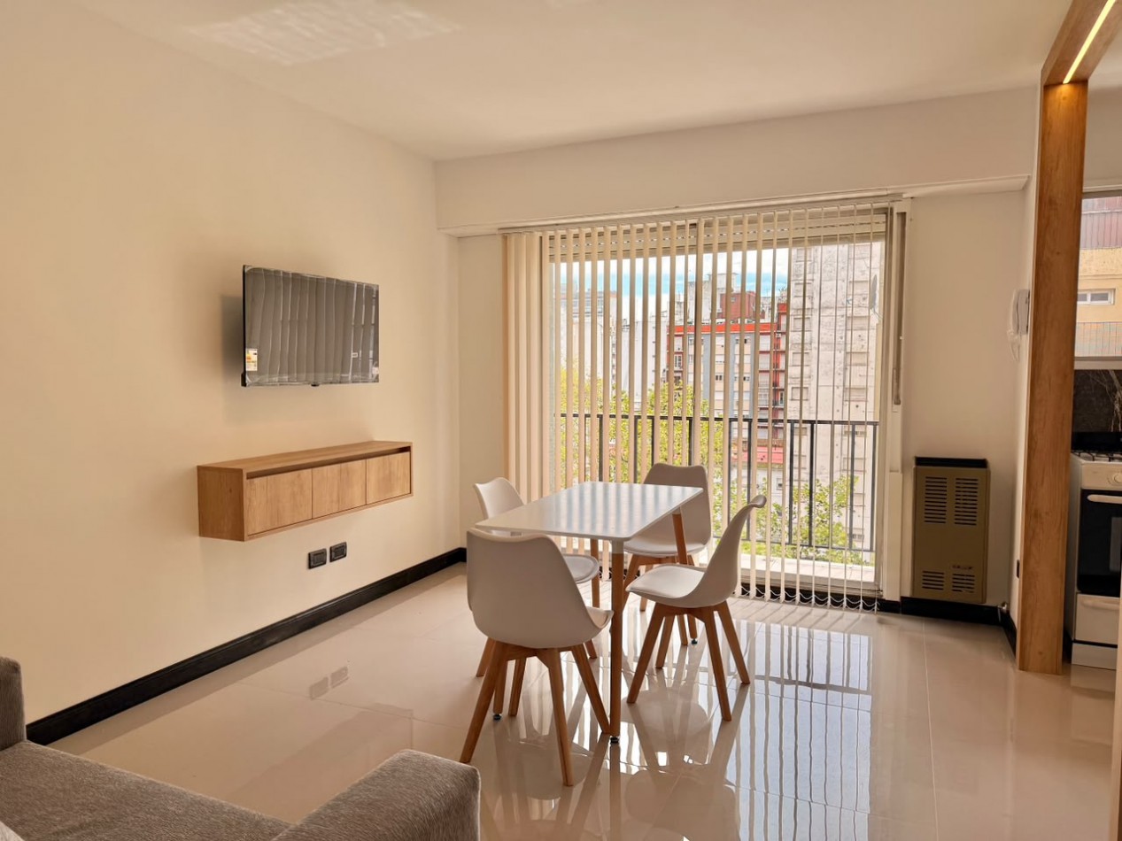 DEPARTAMENTO 2 AMB CON ALCOBA RECICLADO CON BALCON CORRIDO AL FRENTE