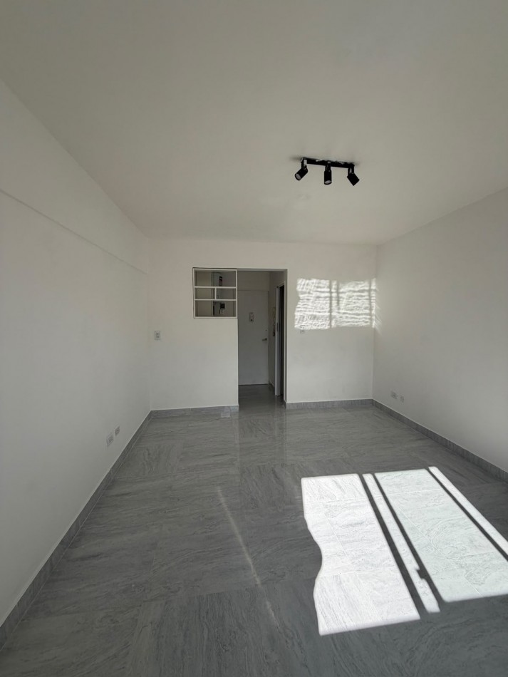 DEPARTAMENTO 1 AMBIENTE INTERNO RECICLADO EN PLAZA MITRE