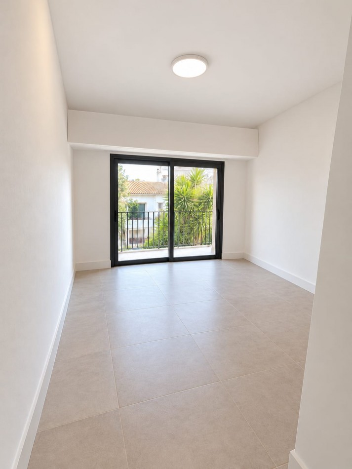 PH DE 2 AMB EN PLANTA ALTA A LA CALLE CON BALCON Y ESPACIO DE COCHERA DESCUBIERTA/PATIO EN OBRA