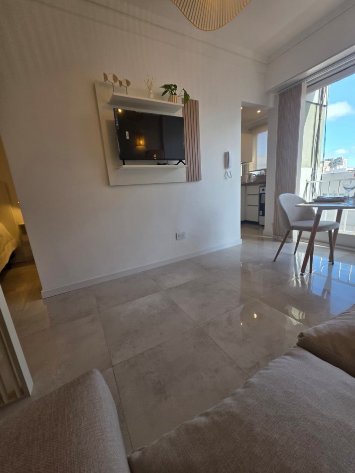 DEPARTAMENTO 1 AMB EXTERNO DIVIDIDO CON BALCON SALIENTE A LA CALLE