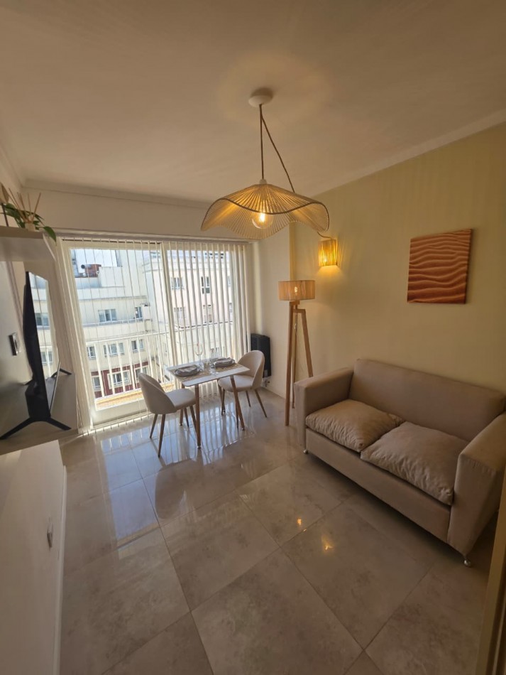 DEPARTAMENTO 1 AMB EXTERNO DIVIDIDO CON BALCON SALIENTE A LA CALLE