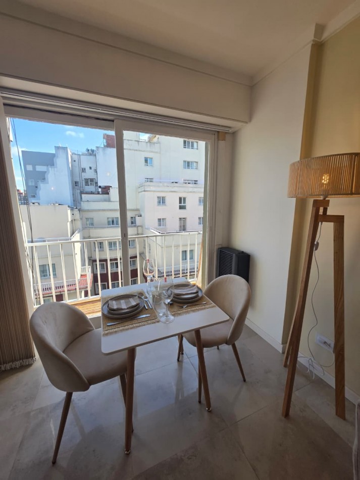 DEPARTAMENTO 1 AMB EXTERNO DIVIDIDO CON BALCON SALIENTE A LA CALLE