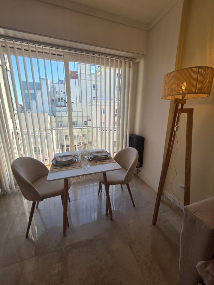 DEPARTAMENTO 1 AMB EXTERNO DIVIDIDO CON BALCON SALIENTE A LA CALLE