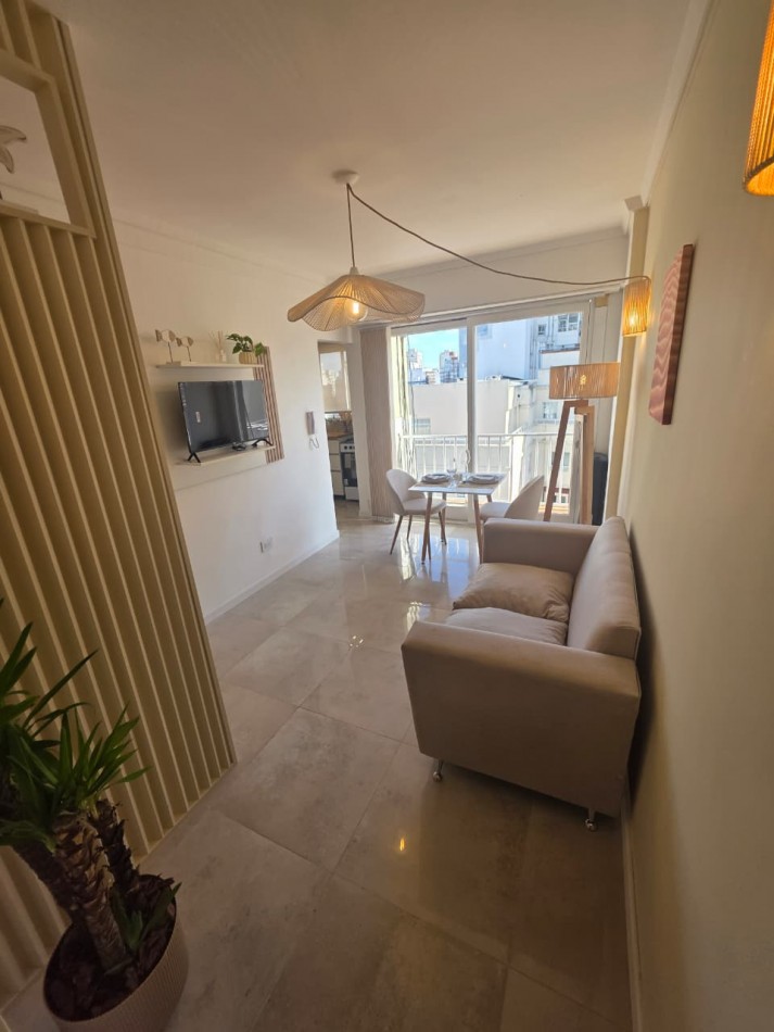 DEPARTAMENTO 1 AMB EXTERNO DIVIDIDO CON BALCON SALIENTE A LA CALLE