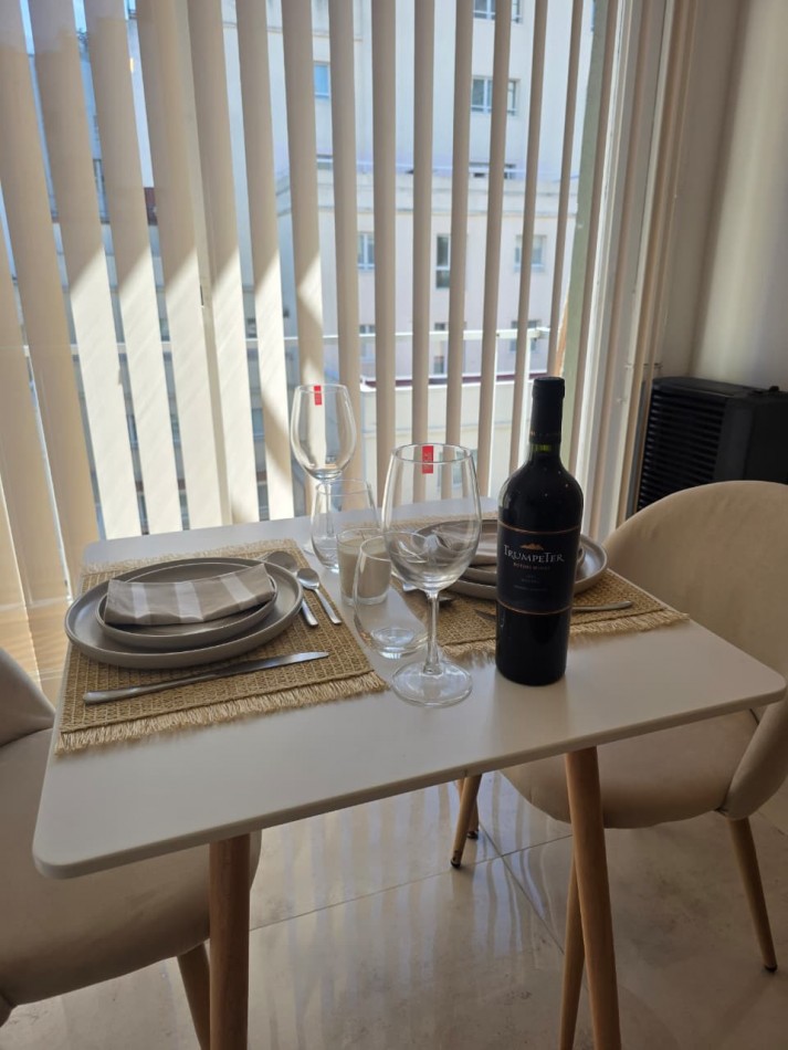 DEPARTAMENTO 1 AMB EXTERNO DIVIDIDO CON BALCON SALIENTE A LA CALLE