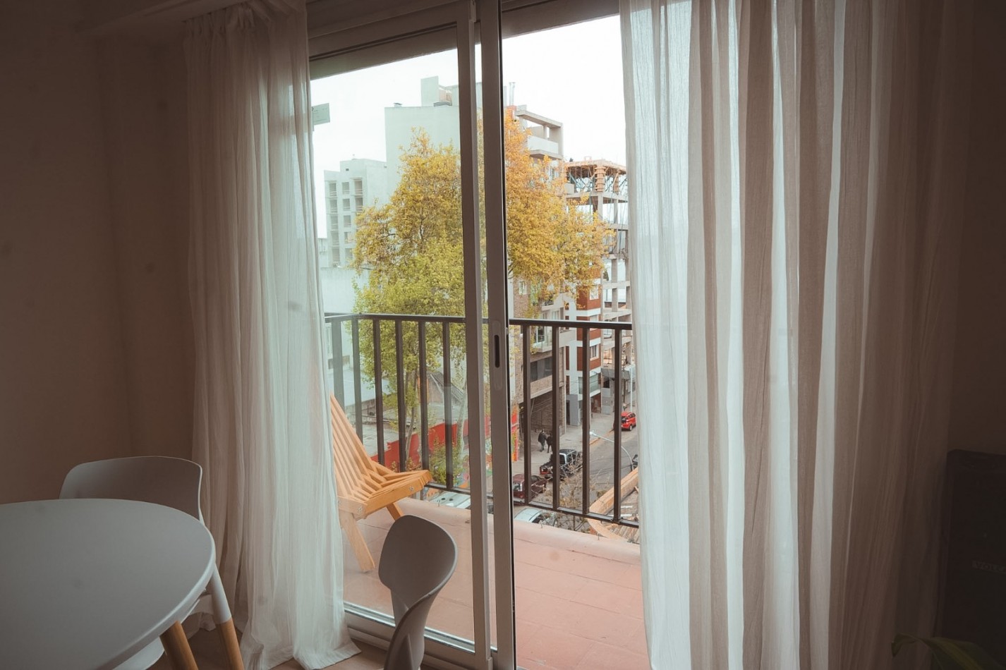 DEPARTAMENTO 1 AMBIENTE CON BALCON SALIENTE A LA CALLE EN ALDREY