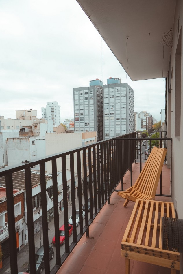 DEPARTAMENTO 1 AMBIENTE CON BALCON SALIENTE A LA CALLE EN ALDREY