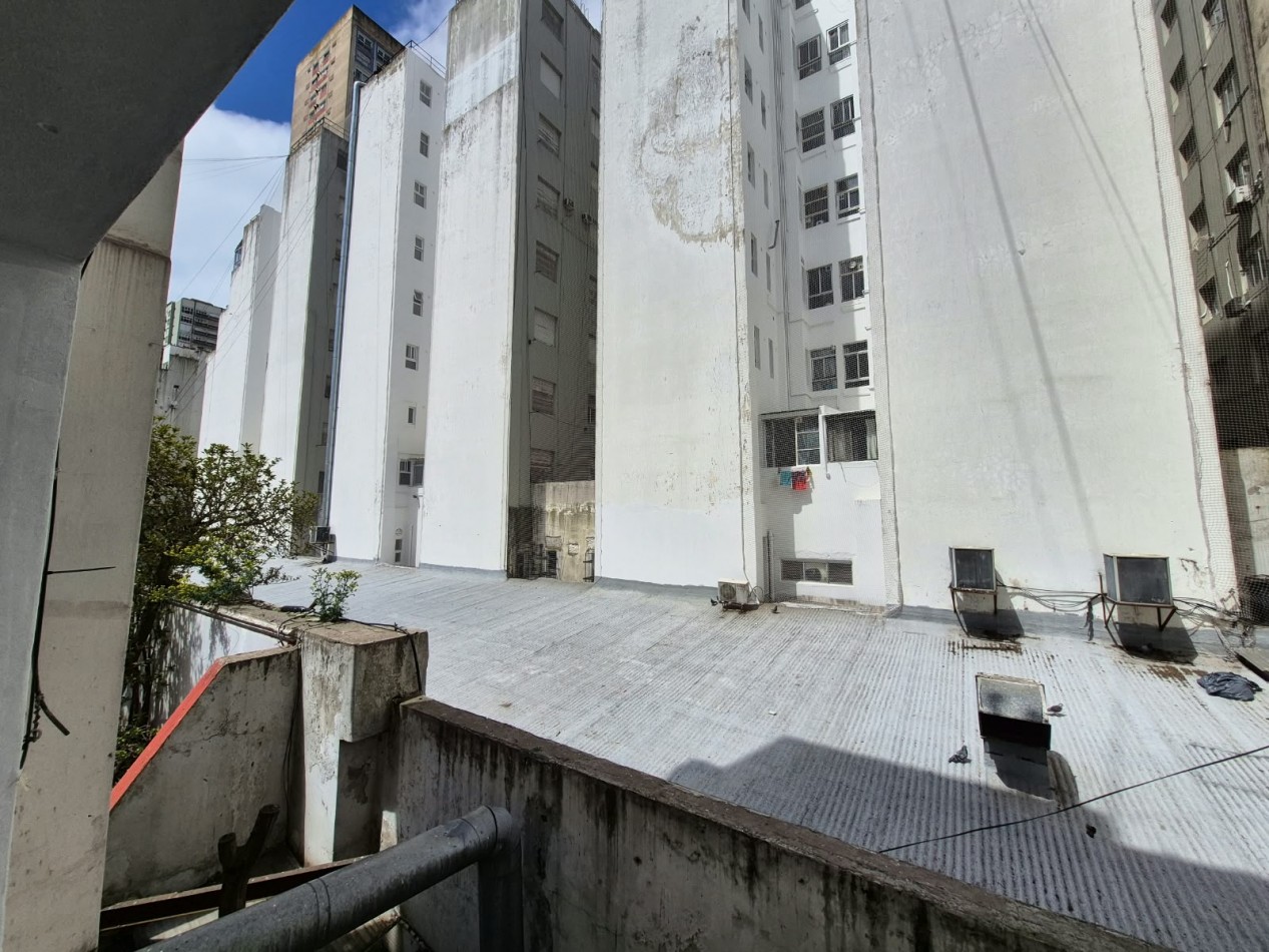 DEPARTAMENTO 1 AMB AL CONTRAFRENTE CON VENTANAL EN EL CENTRO
