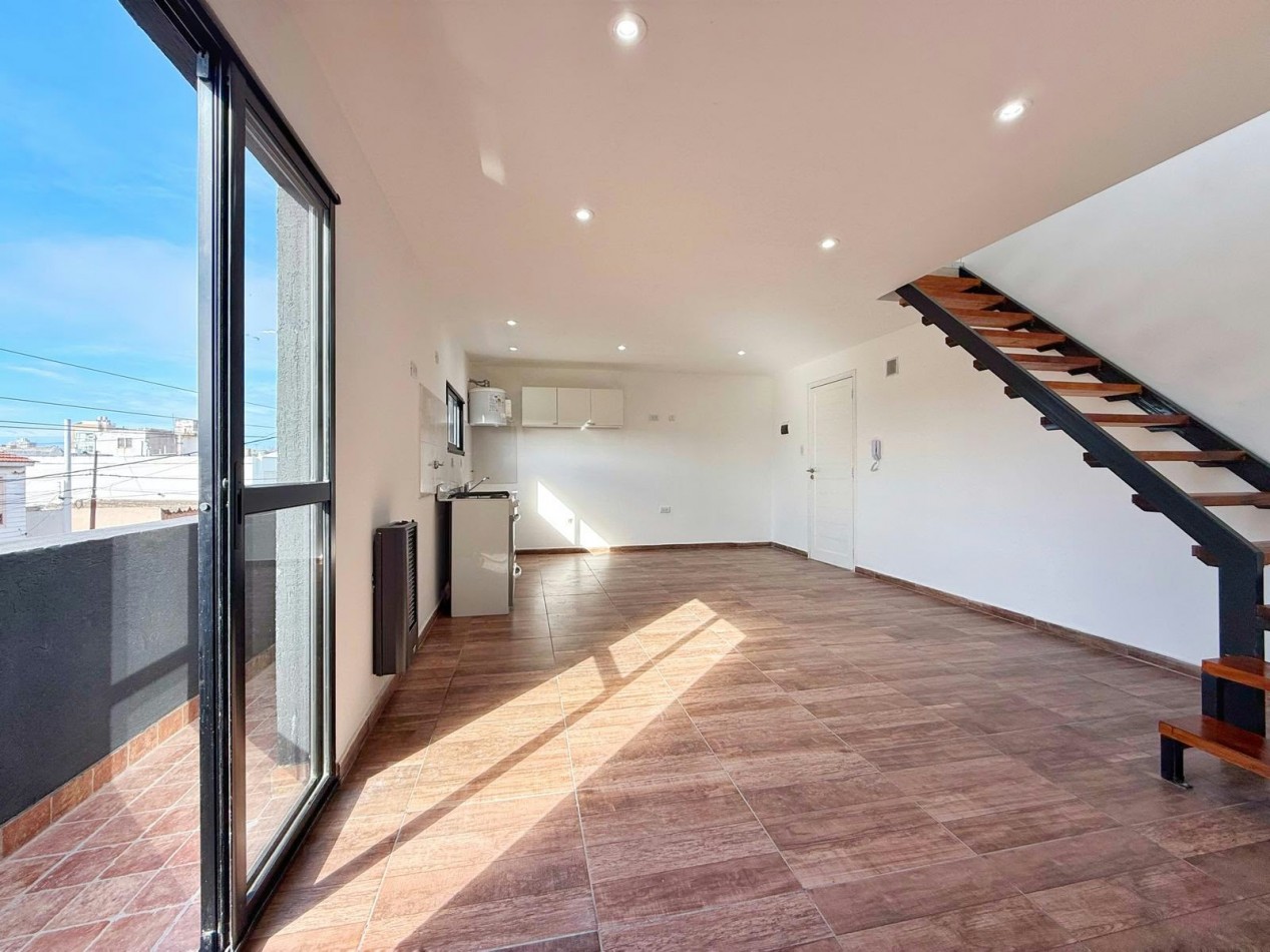 PH 3 AMB A ESTRENAR CON BALCON EN 1ER. PISO POR ESCALERA EN BARRIO SAN JUAN