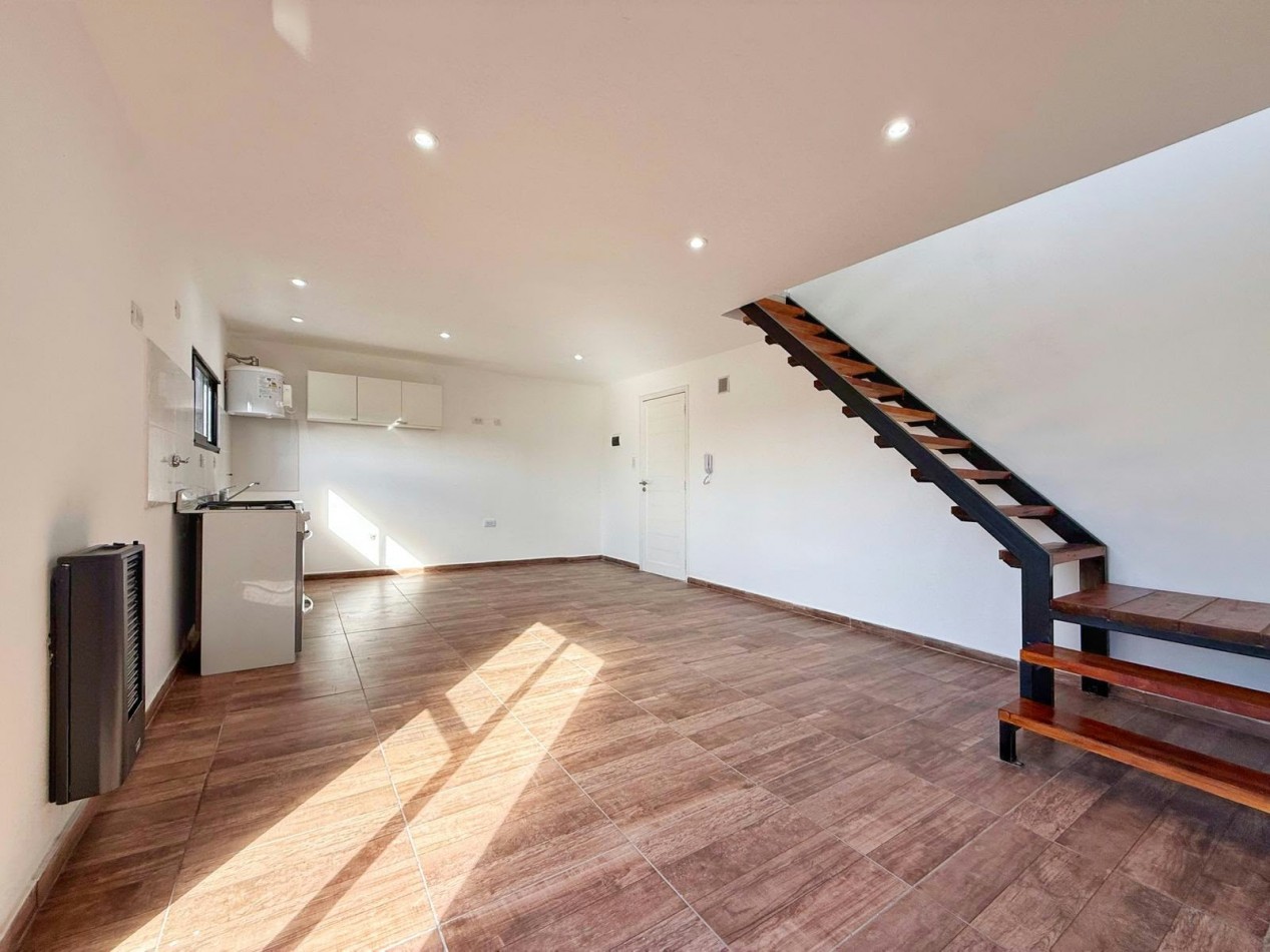 PH 3 AMB A ESTRENAR CON BALCON EN 1ER. PISO POR ESCALERA EN BARRIO SAN JUAN