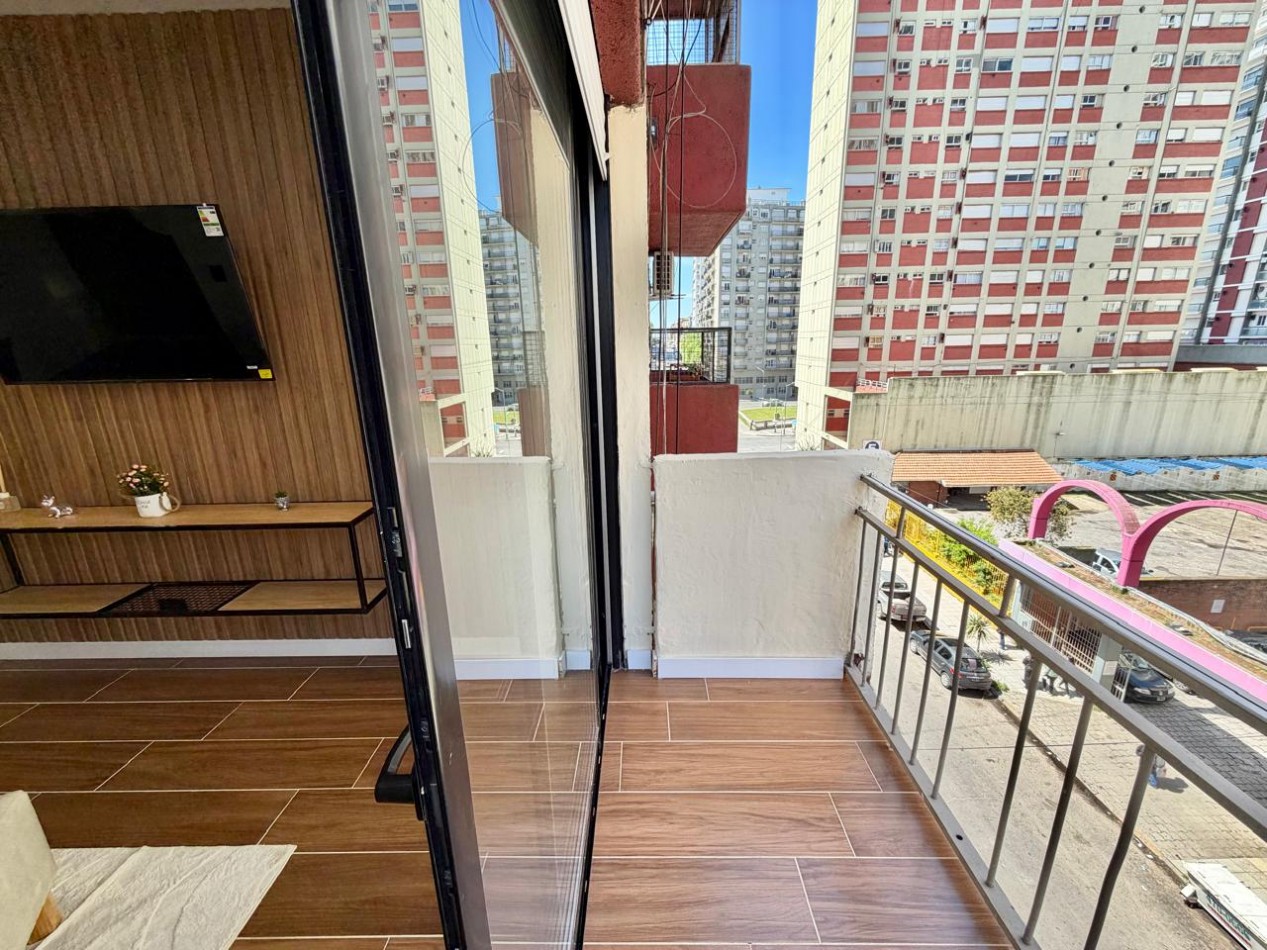 DEPARTAMENTO 2 AMBIENTES EXTERNO CON BALCON SALIENTE EN PUNTA IGLESIA
