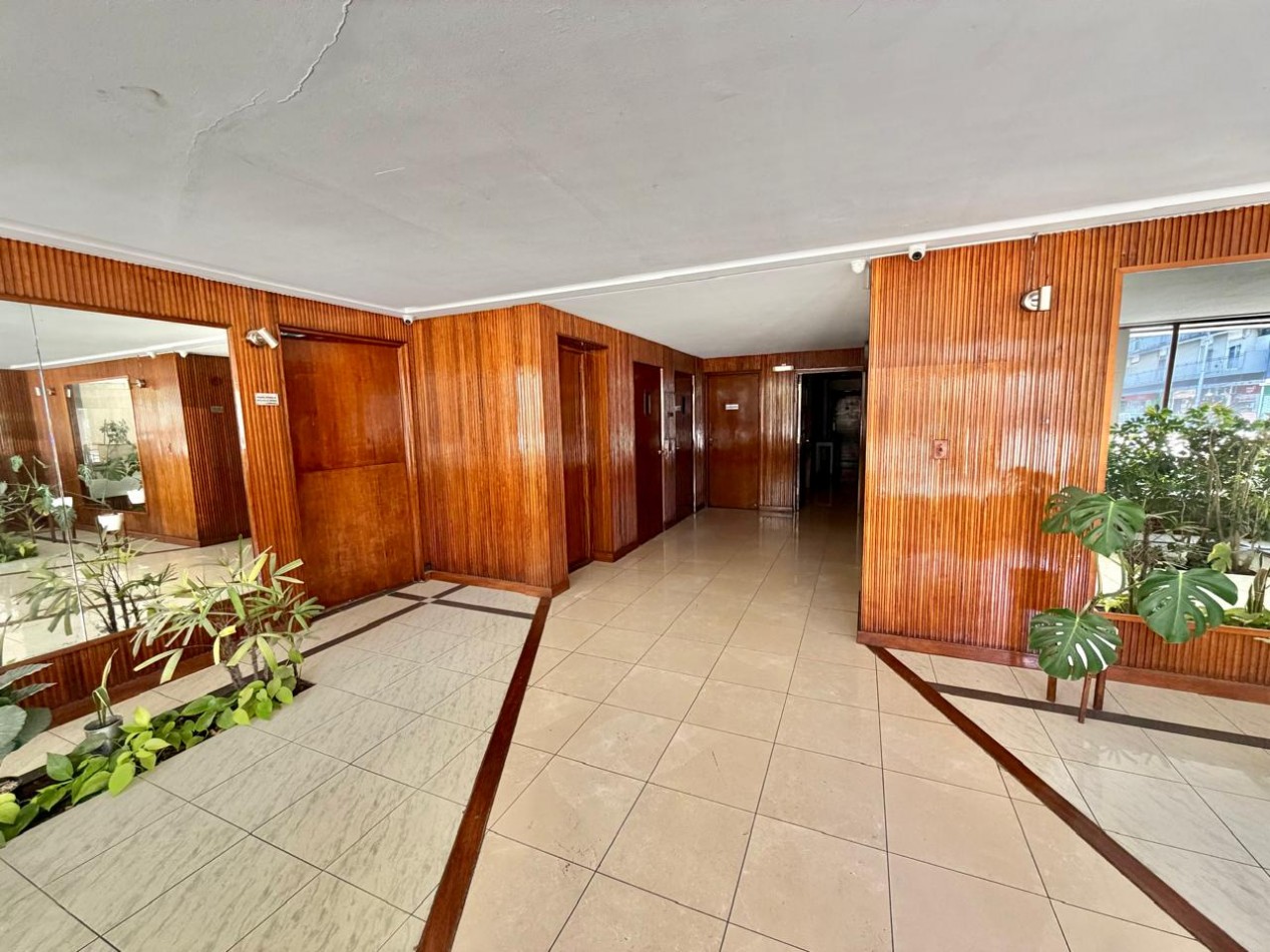 DEPARTAMENTO 2 AMBIENTES EXTERNO CON BALCON SALIENTE EN PUNTA IGLESIA