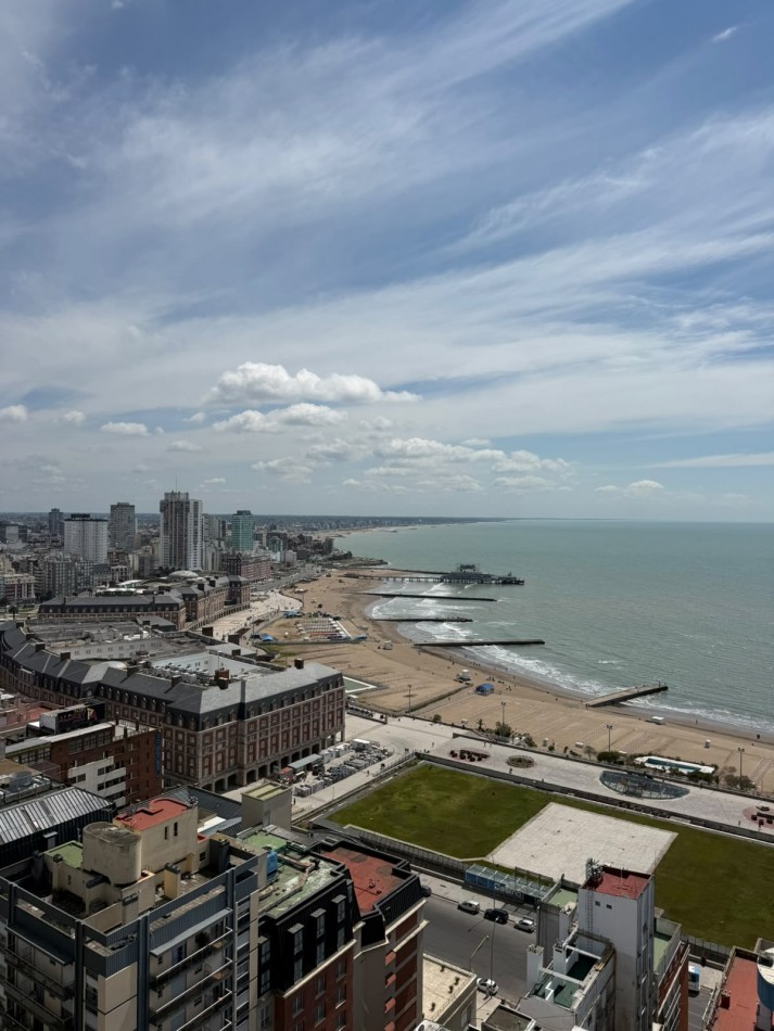 DEPARTAMENTO 3 AMB CON BALCON FRANCES Y VISTA AL MAR EN EDIFICIO  COSMOS 