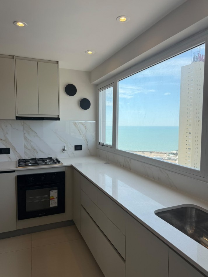 DEPARTAMENTO 3 AMB CON BALCON FRANCES Y VISTA AL MAR EN EDIFICIO  COSMOS 