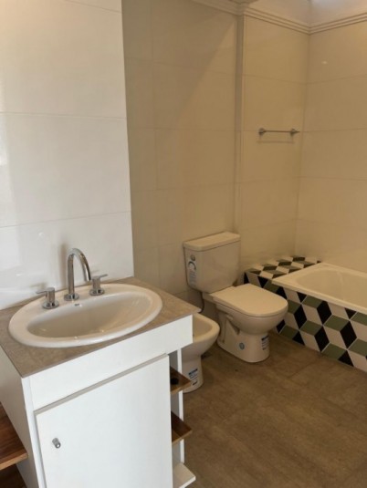 CASA 4 AMBIENTES DE 175 M2 APROX CON QUINCHO EN RUMENCO JOVEN VENDE Y PERMUTA