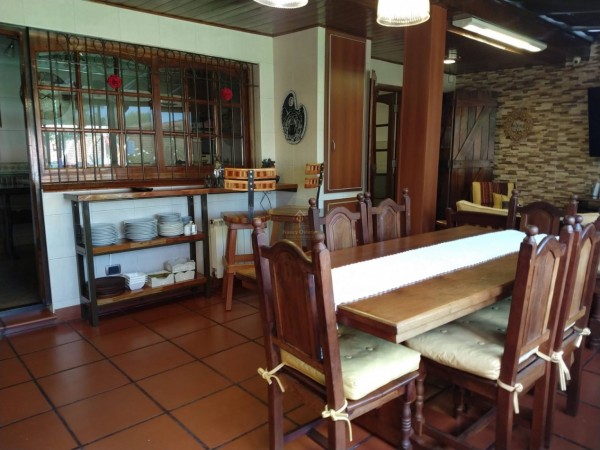 CHALET DE 6 AMBIENTES CON QUINCHO Y PISCINA EN COLINAS PERALTA RAMOS