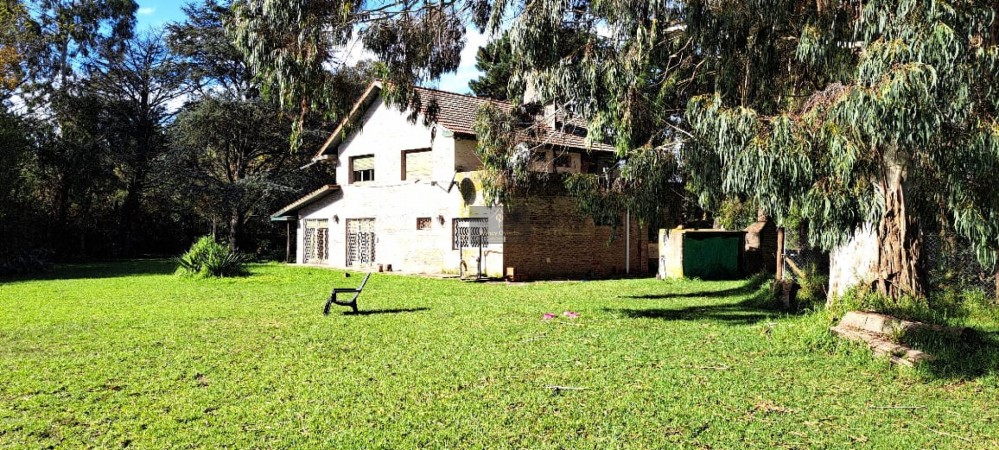 CASA QUINTA DE 6 AMBIENTES SOBRE UNA SUPERFICIE DE 1 HECTAREA DE PARQUE