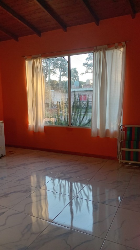 CHALET 4 AMB CON LOCAL Y PARQUE EN LOS ACANTILADOS . APTO CREDITO. URGENCIA DE VENTA