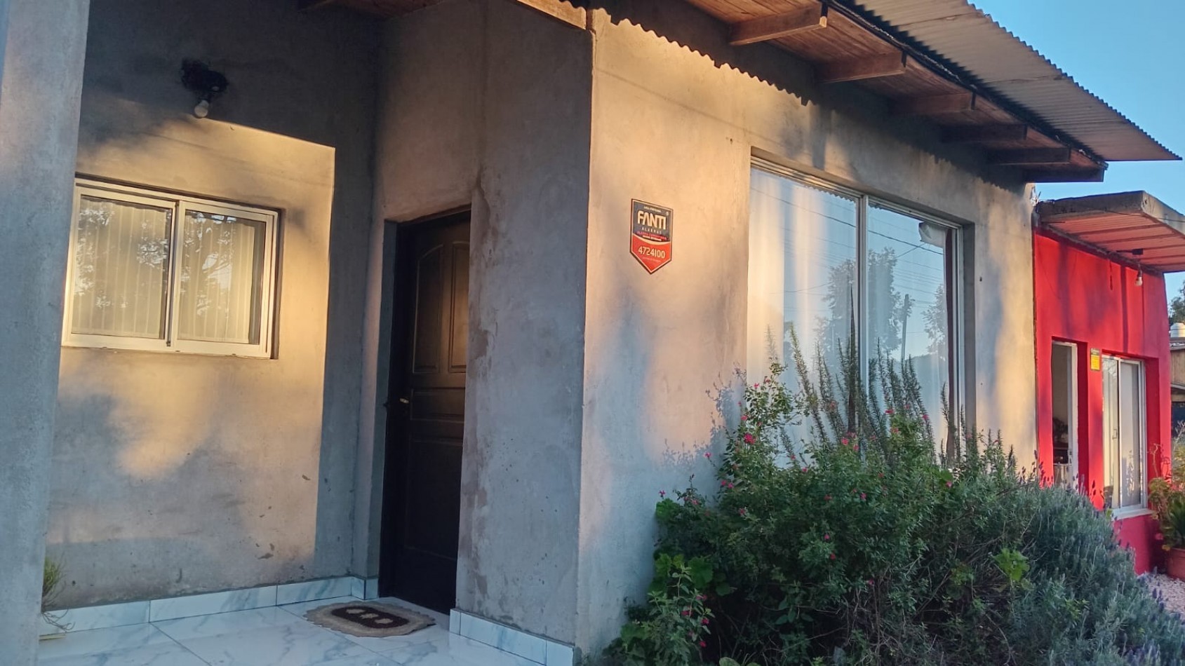 CHALET 4 AMB CON LOCAL Y PARQUE EN LOS ACANTILADOS . APTO CREDITO. URGENCIA DE VENTA