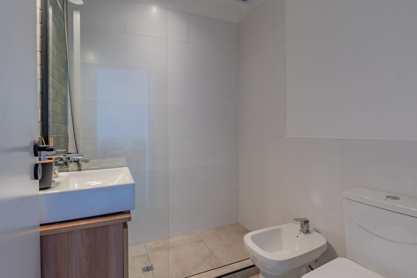 DEPARTAMENTO 2 AMB A LA CALLE CON BALCON Y PARRILLA A ESTRENAR, CON OPCION DE COCHERA