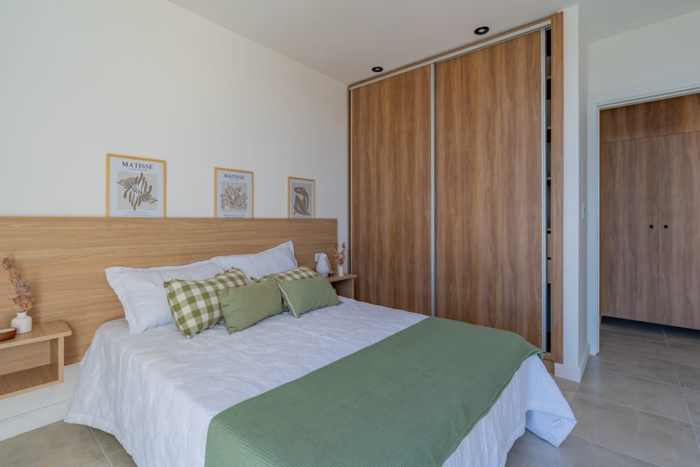 DEPARTAMENTO 2 AMB A LA CALLE CON BALCON Y PARRILLA A ESTRENAR, CON OPCION DE COCHERA