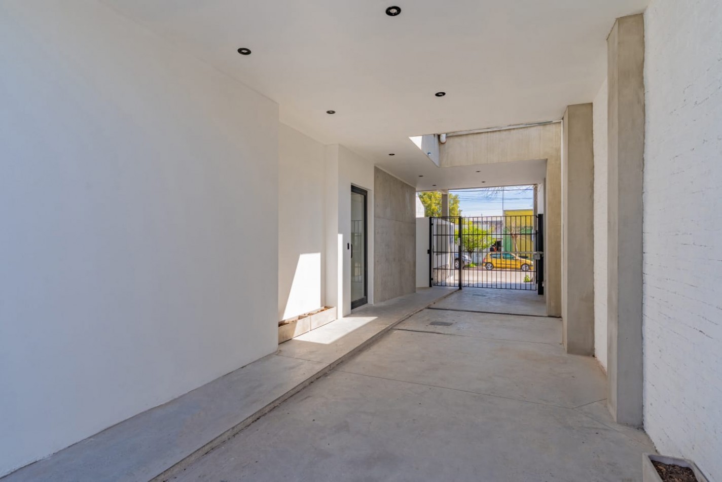 DEPARTAMENTO 2 AMB A LA CALLE CON BALCON Y PARRILLA A ESTRENAR, CON OPCION DE COCHERA