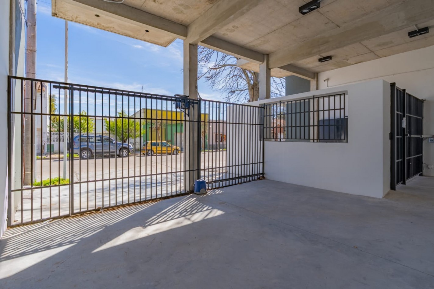 DEPARTAMENTO 2 AMB A LA CALLE CON BALCON Y PARRILLA A ESTRENAR, CON OPCION DE COCHERA