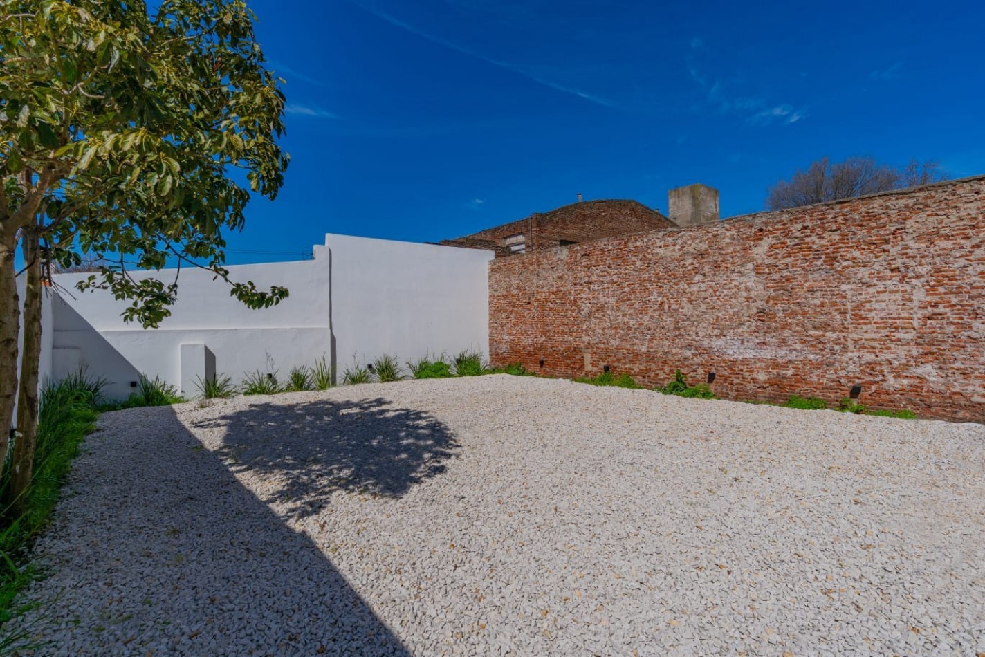 DEPARTAMENTO 2 AMB A LA CALLE CON BALCON Y PARRILLA A ESTRENAR, CON OPCION DE COCHERA