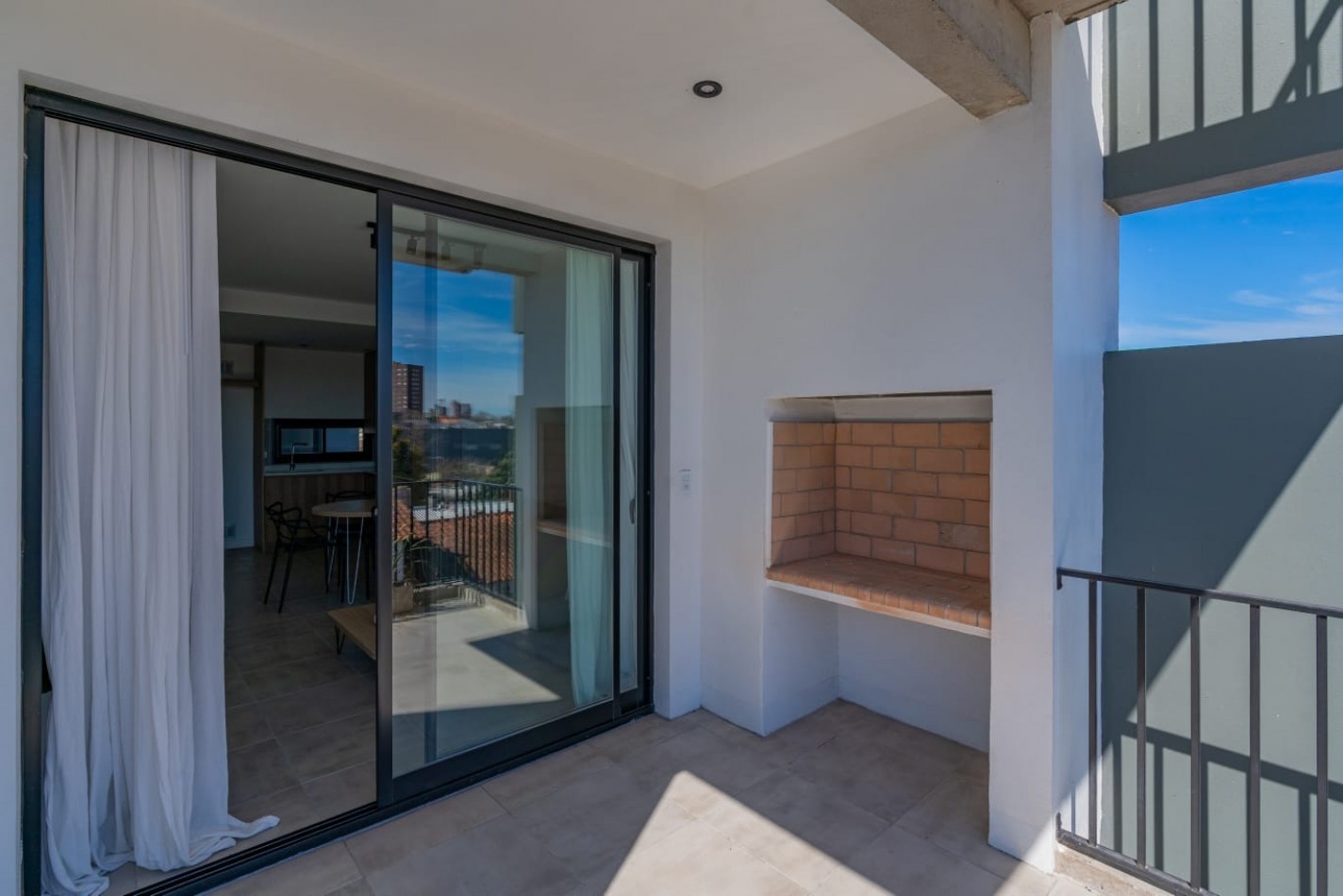 DEPARTAMENTO 2 AMB A LA CALLE CON BALCON Y PARRILLA A ESTRENAR, CON OPCION DE COCHERA