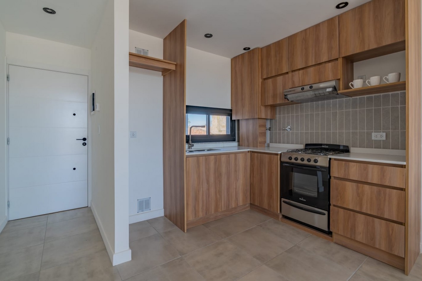 DEPARTAMENTO 2 AMB A LA CALLE CON BALCON Y PARRILLA A ESTRENAR, CON OPCION DE COCHERA