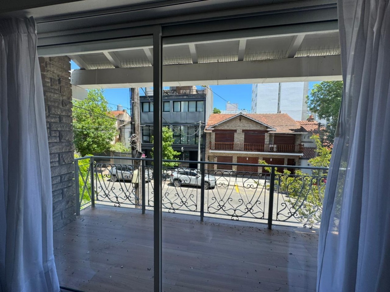 CHALET EN PH DE 4 AMBIENTES EN 2 PLANTAS CON GARAJE, A 150 MTS. DEL SHOPPING ALDREY