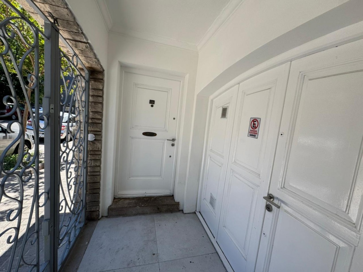 CHALET EN PH DE 4 AMBIENTES EN 2 PLANTAS CON GARAJE, A 150 MTS. DEL SHOPPING ALDREY