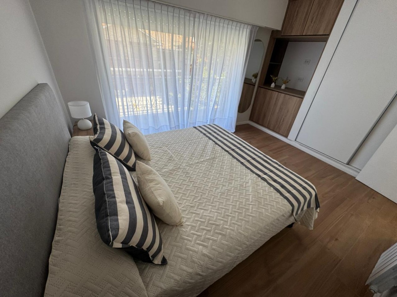 CHALET EN PH DE 4 AMBIENTES EN 2 PLANTAS CON GARAJE, A 150 MTS. DEL SHOPPING ALDREY