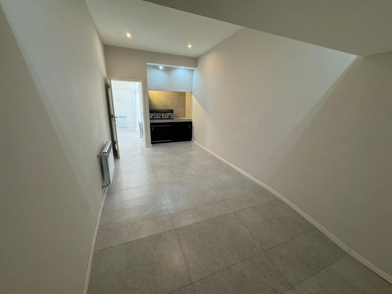 CHALET EN PH DE 4 AMBIENTES EN 2 PLANTAS CON GARAJE, A 150 MTS. DEL SHOPPING ALDREY