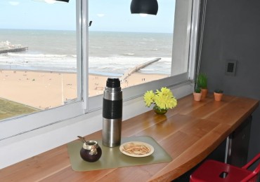 DEPARTAMENTO 1 AMBIENTE RECICLADO CON VISTA AL MAR EN EL CENTRO