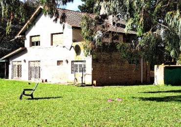 CASA QUINTA DE 6 AMBIENTES SOBRE UNA SUPERFICIE DE 1 HECTAREA DE PARQUE