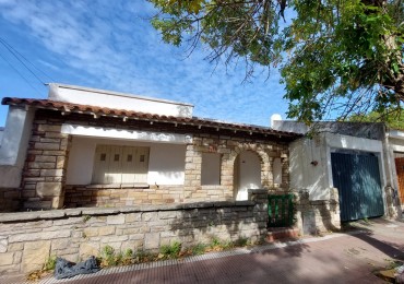 DOS CHALETS EN BLOCK DE 4 AMBIENTES, A REFORMAR, EN EL BARRIO DE POMPEYA