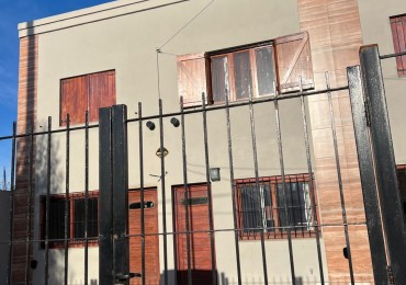 ALQUILER DUPLEX 3 AMBIENTES CON TROTADORA PARA AUTO AL FRENTE Y PARQUE AL FONDO A ESTRENAR