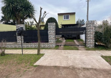 CASA DE 4 AMBIENTES CON COCHERA Y PARQUE EN PARQUE CAMET A 10 CUADRAS DE LA PLAYA