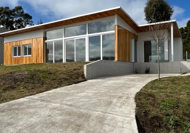 CASA 4 AMBIENTES DE 175 M2 APROX CON QUINCHO EN RUMENCO JOVEN VENDE Y PERMUTA