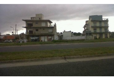 LOTE DE 417M2 FRENTE AL MAR APTO PARA EDIFICIO EN FELIX U CAMET (ZONA R3)