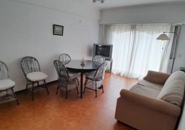 DEPARTAMENTO 3 AMBIENTES CON BALCON A LA CALLE Y VISTA LATERAL AL HOTEL PROVINCIAL