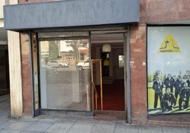 LOCAL COMERCIAL A LA CALLE EN LA PERLA, A 100 METROS DE PLAZA ESPAÑA VENDE Y PERMUTA