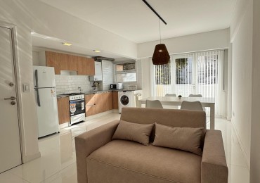 DEPARTAMENTO 2 AMBIENTES CON BALCON A LA CALLE Y COCHERA EN LA PERLA. VENDE Y PERMUTA