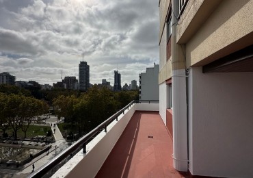 DEPARTAMENTO 4 AMBIENTES A LA CALLE CON VISTA A LA PLAZA, BALCON TERRAZA Y COCHERA EN EL CENTRO