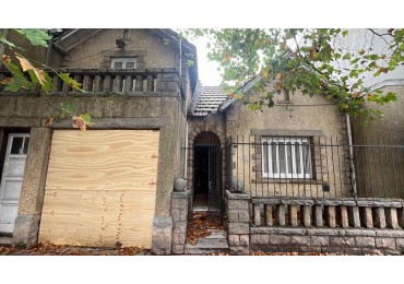 CHALET PARA RECICLAR EN LO MEJOR DEL BARRIO LA PERLA