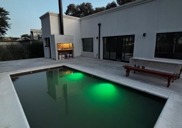 CASA 3 AMB A ESTRENAR CON PILETA Y PARQUE A 6 CUADRAS DEL MAR, EN BARRANCAS DE SAN BENITO, COUNTRY CLUB